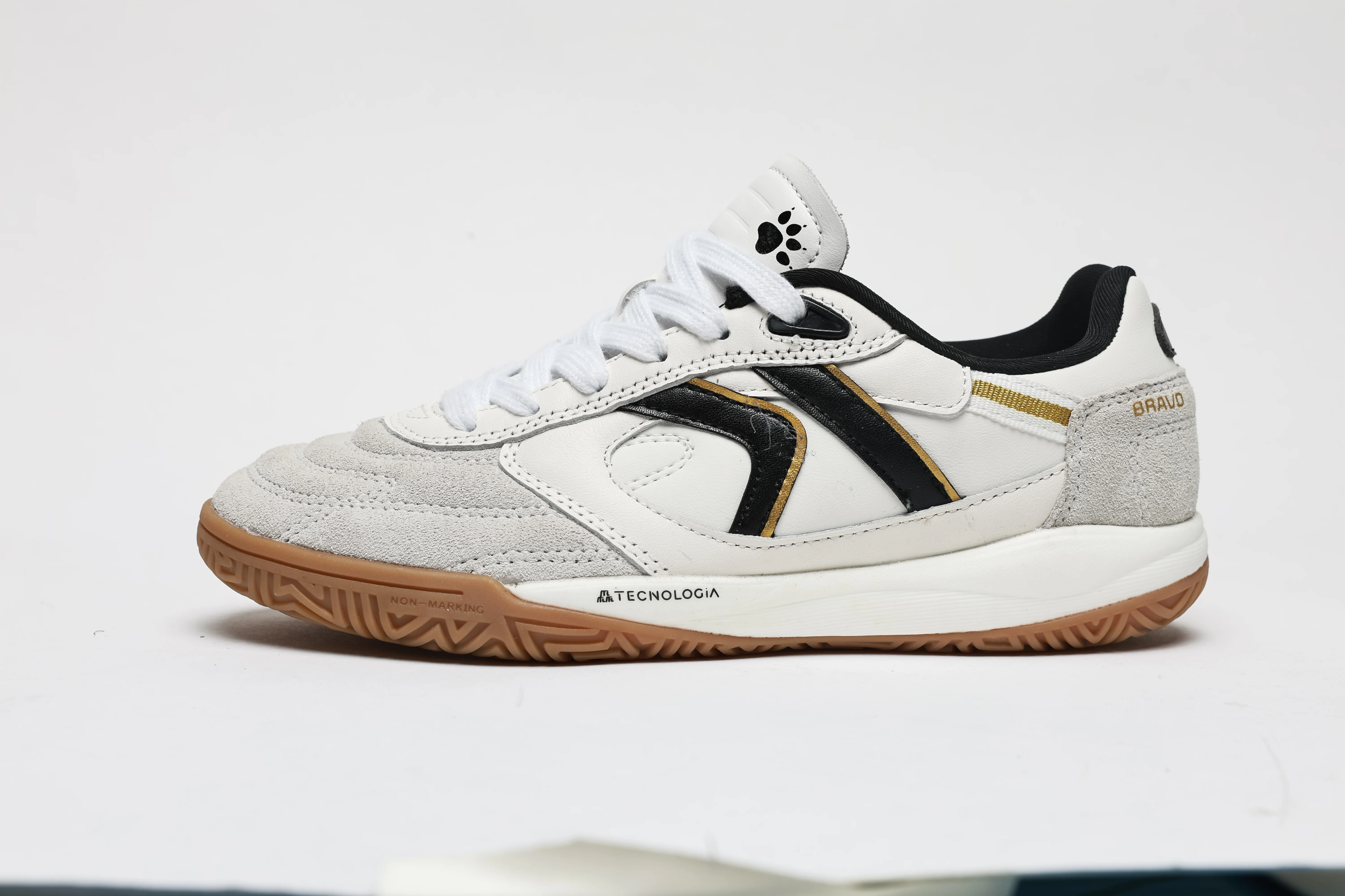 Kelme Men Futsal Shoes (IN) | Indoor Soccer Shoes - Image 4